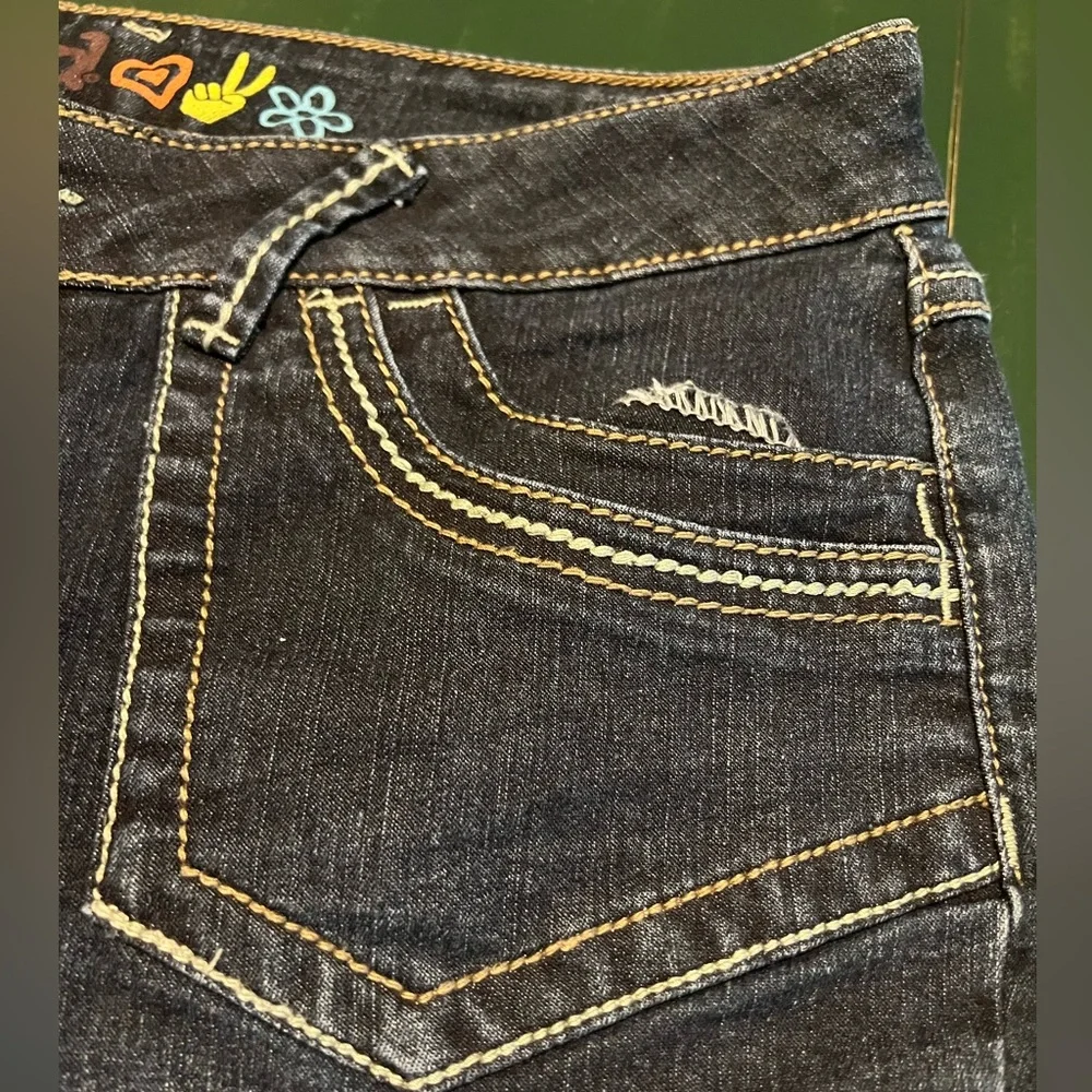 Woman’s Mudd Jean Capris - Picture 7 of 12